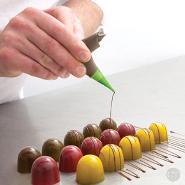 Disposable pastry bag kit for drizzling chocolate, piping fine details, and writing on desserts.